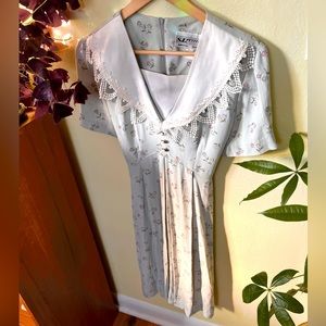 Vintage SL Petites Embroidered Floral light green Dress with Pearls, size 8